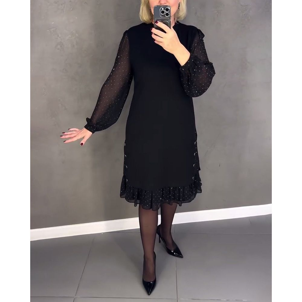 Langärmeliges Kleid mit Tupfen
