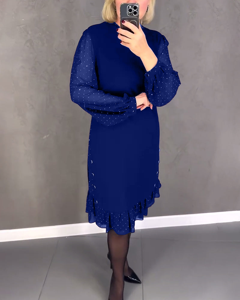Langärmeliges Kleid mit Tupfen