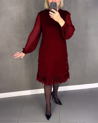 Langärmeliges Kleid mit Tupfen