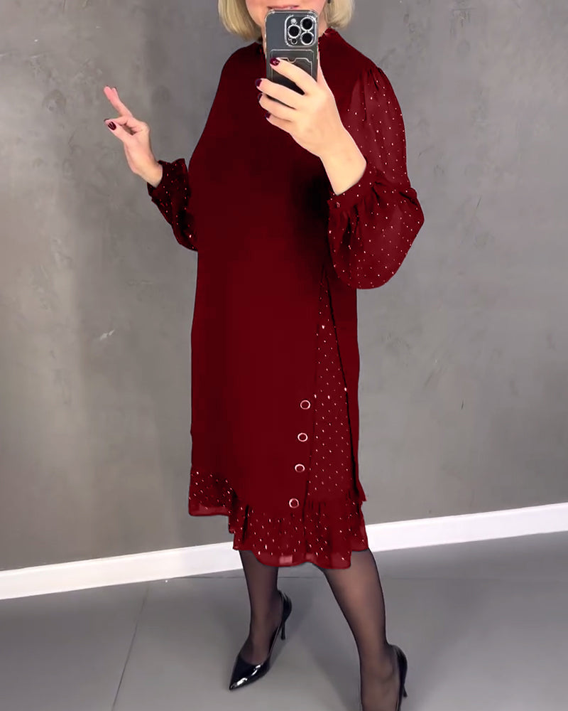 Langärmeliges Kleid mit Tupfen
