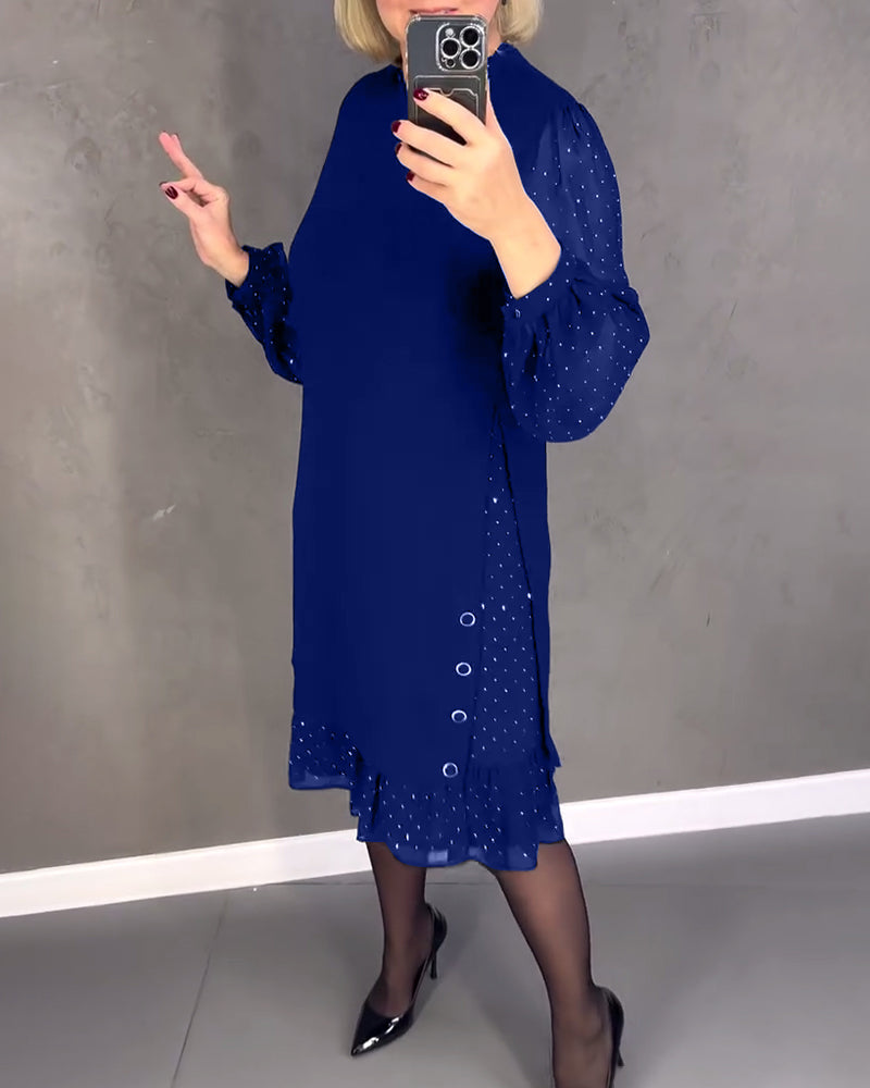 Langärmeliges Kleid mit Tupfen
