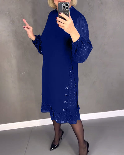 Langärmeliges Kleid mit Tupfen