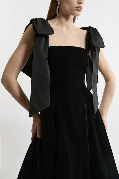 Trägerloses Midi-Kleid aus Samt mit Schleife