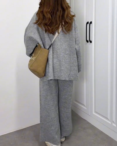 Zweiteiliges Set aus Rollkragenpullover und Hose