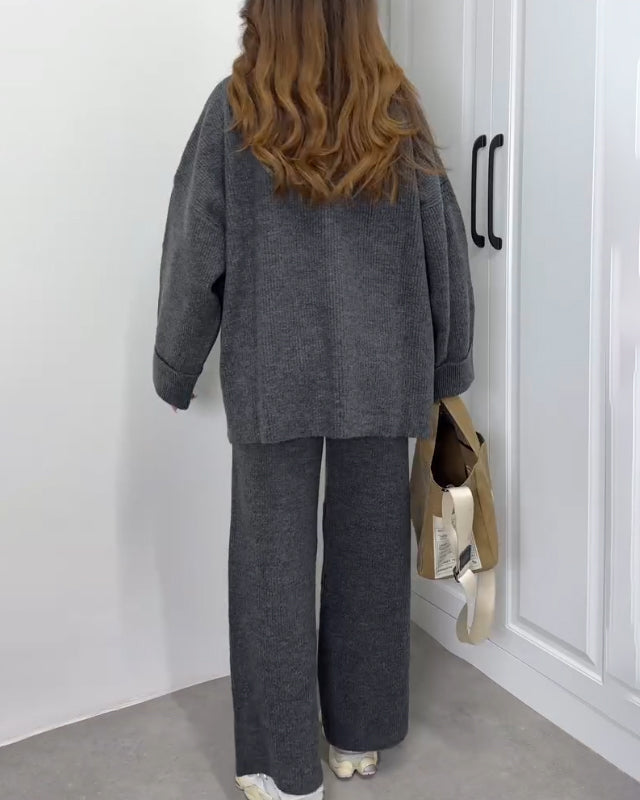 Zweiteiliges Set aus Rollkragenpullover und Hose