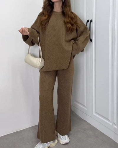 Zweiteiliges Set aus Rollkragenpullover und Hose