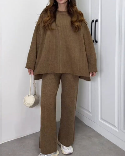 Zweiteiliges Set aus Rollkragenpullover und Hose