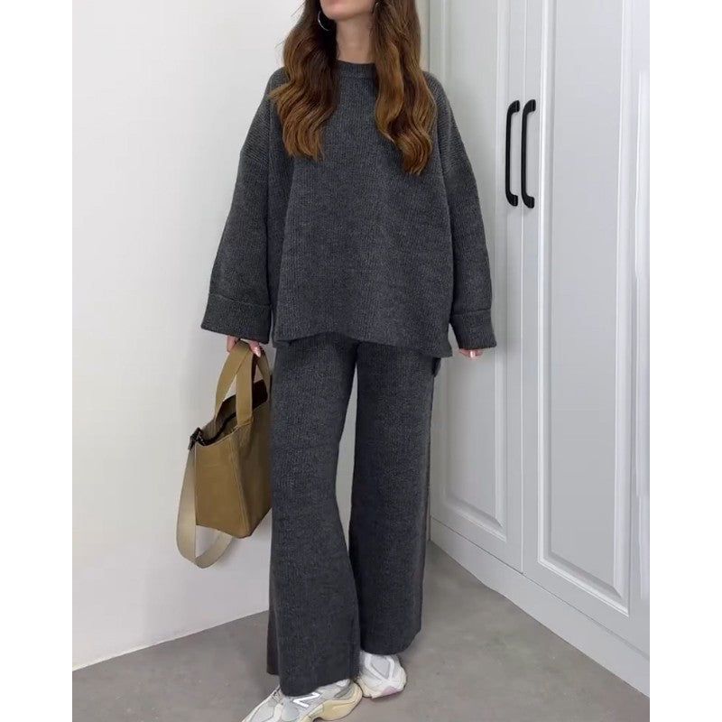 Zweiteiliges Set aus Rollkragenpullover und Hose