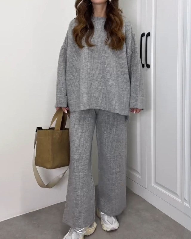 Zweiteiliges Set aus Rollkragenpullover und Hose