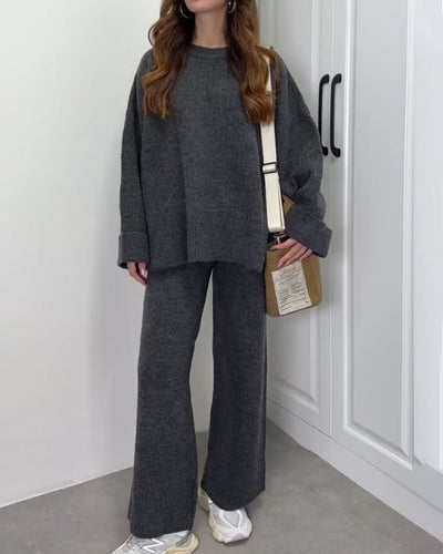 Zweiteiliges Set aus Rollkragenpullover und Hose